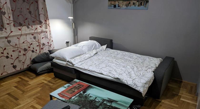 Apartment in quiet area with free parking photo