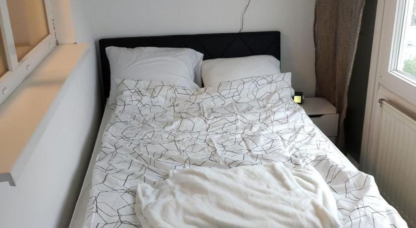 Apartment in quiet area with free parking photo