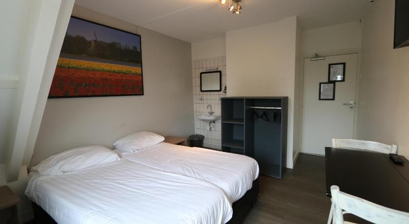 Image of Double Room with Shared bathroom 1