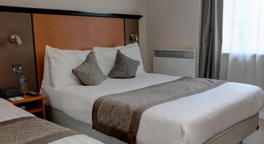 Image of Family Room with Double and Single Beds - Non-Smoking 5