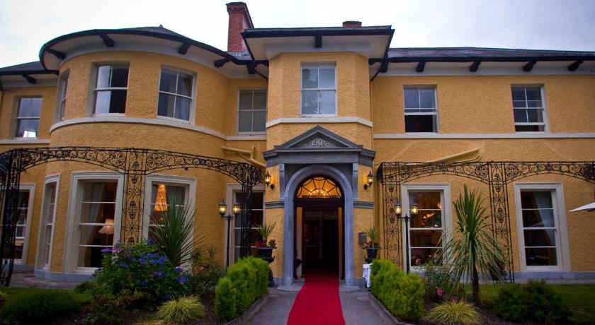 Cork's Vienna Woods Hotel & Villas