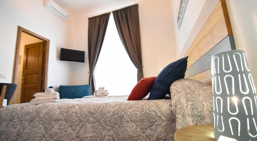 Image of Deluxe Family Room 7