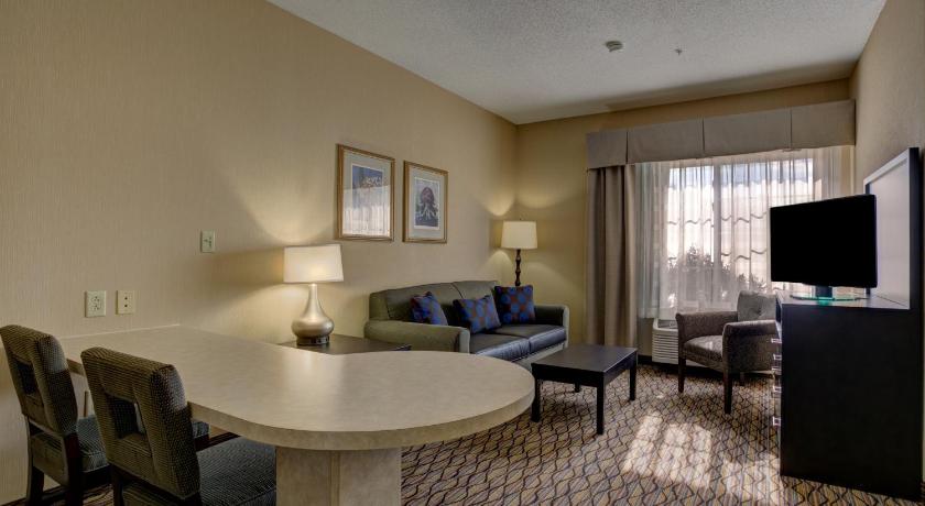 Holiday Inn Milwaukee Airport