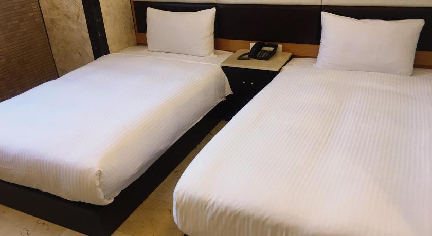 Image of Twin Room with 2 Single Beds 4