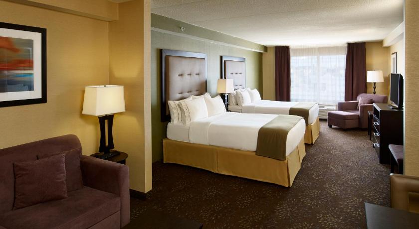 Holiday Inn Express and Suites Timmins