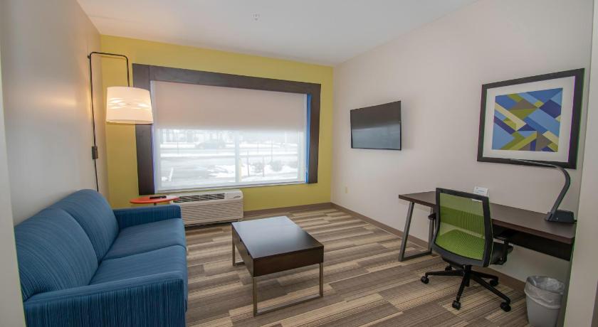 Holiday Inn Express and Suites Tonawanda Buffalo Area