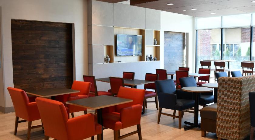 Holiday Inn Express and Suites Romeoville Joliet North — Hotel in Romeoville (IL)