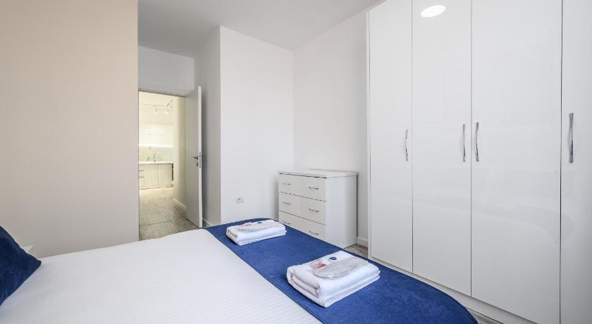 Miku Apartment-Modernly Designed Downtown Tirana photo