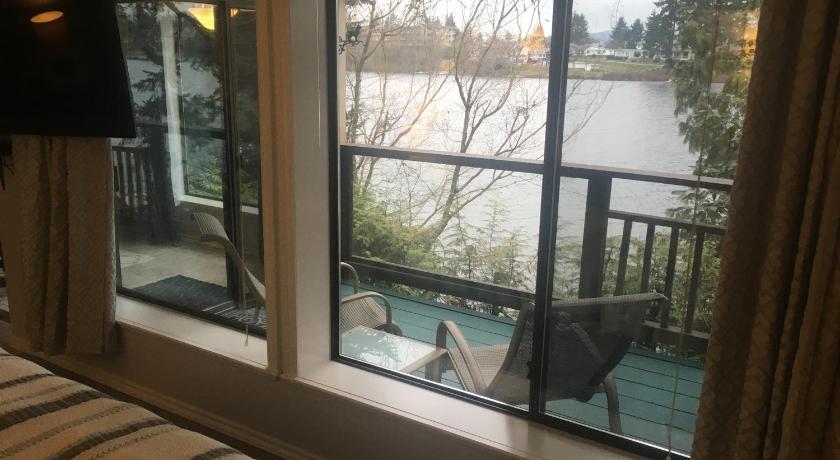Long Lake Waterfront Bed and Breakfast photo