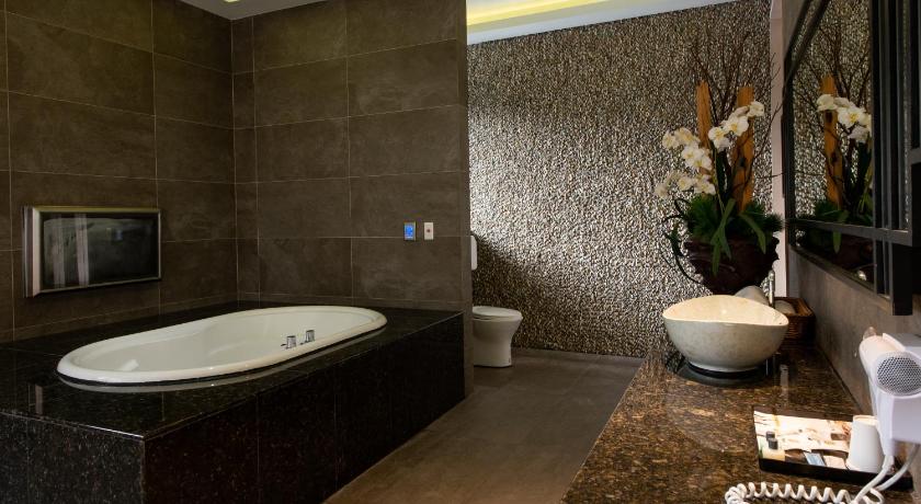 Image of Deluxe Double Room (Check-in after 21:00) 10