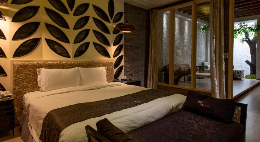 Image of Deluxe Double Room (Check-in after 21:00) 3