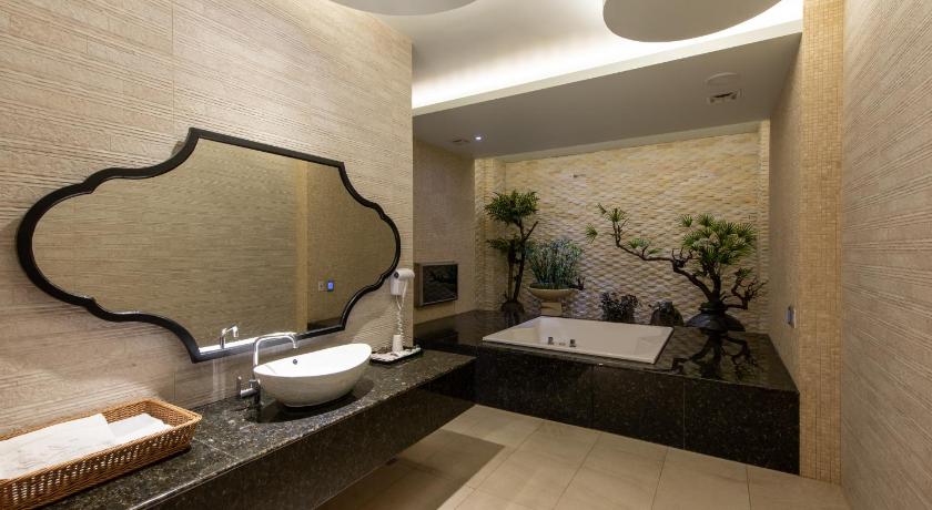 Image of Deluxe Double Room (Check-in after 21:00) 2