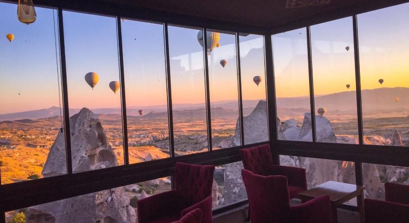 Caldera Cave Hotel - image 11