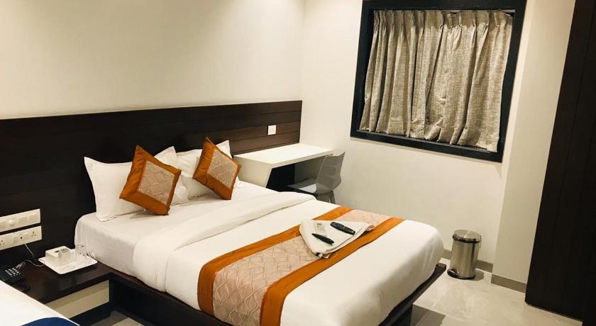 Hotel Flora Suites photo