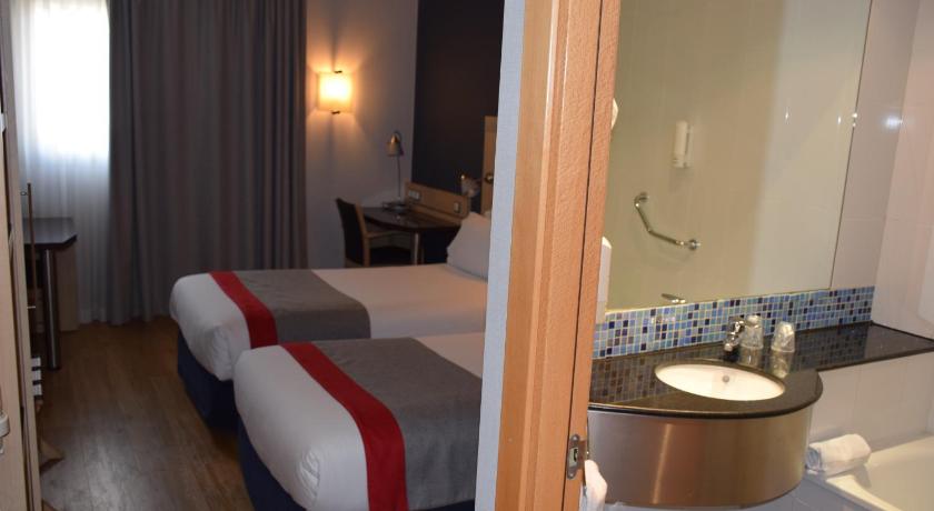 Standard Room With Free Breakfast 이미지 13