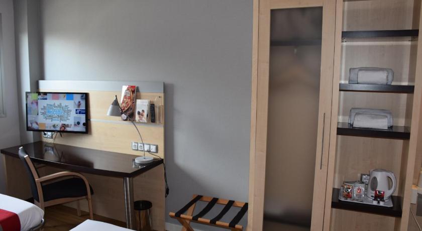 Standard Room With Free Breakfast 이미지 16
