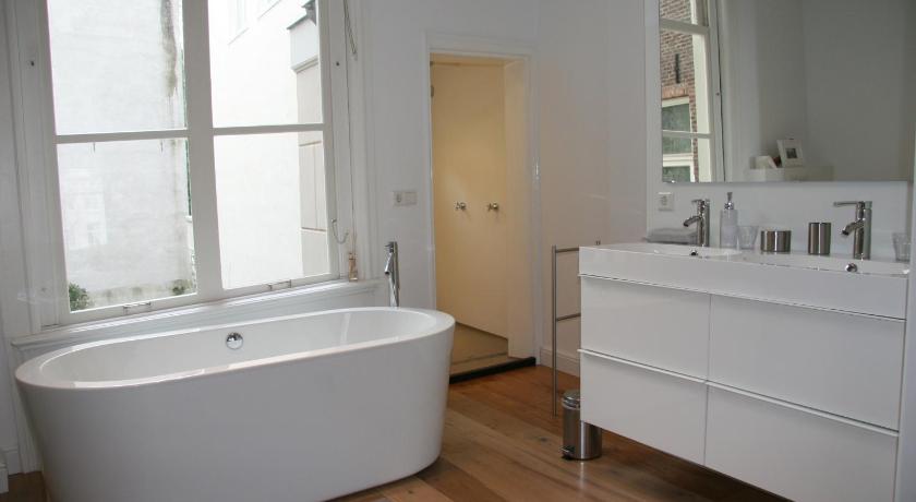 Mokum Suites photo