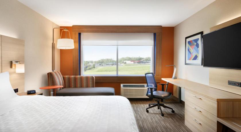 Holiday Inn Express and Suites Calgary Airport Trail NE