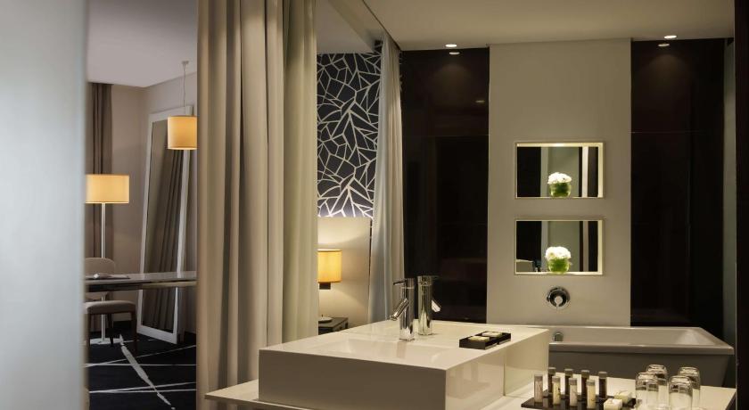 Image of Suite - Lounge Access 10