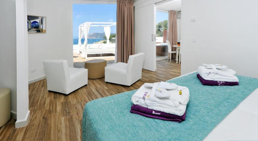 FERGUS Style Cala Blanca Suites