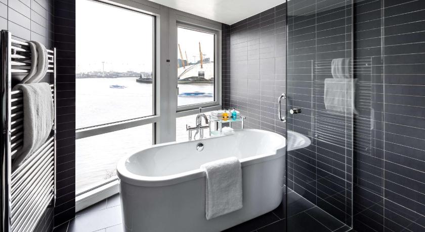 Radisson Blu Edwardian New Providence Wharf Hotel London