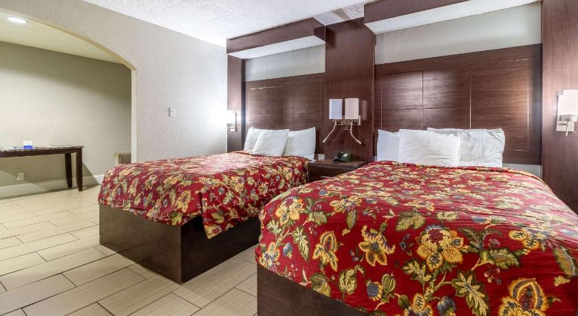 Rodeway Inn & Suites