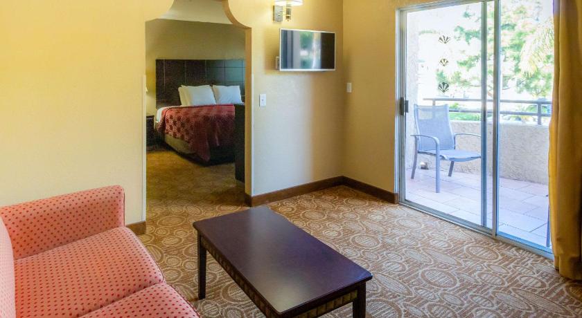 Econo Lodge Inn & Suites Fallbrook Downtown