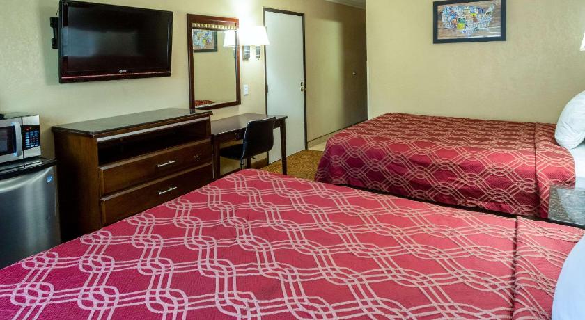 Econo Lodge Inn & Suites Fallbrook Downtown