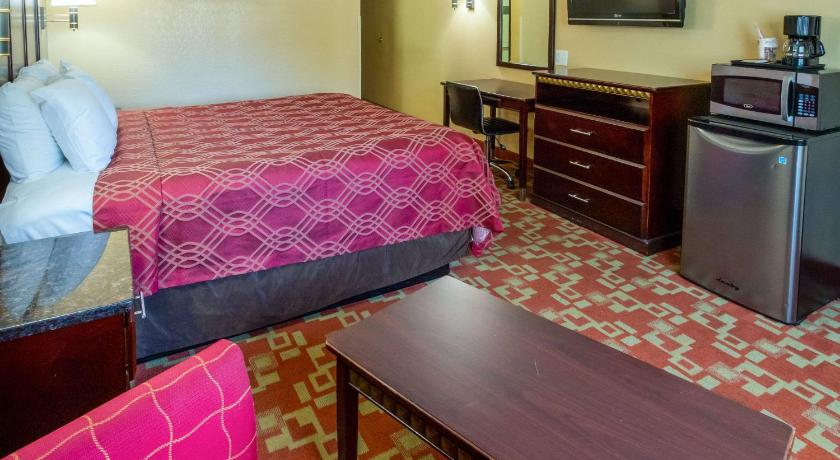 Econo Lodge Inn & Suites Fallbrook Downtown