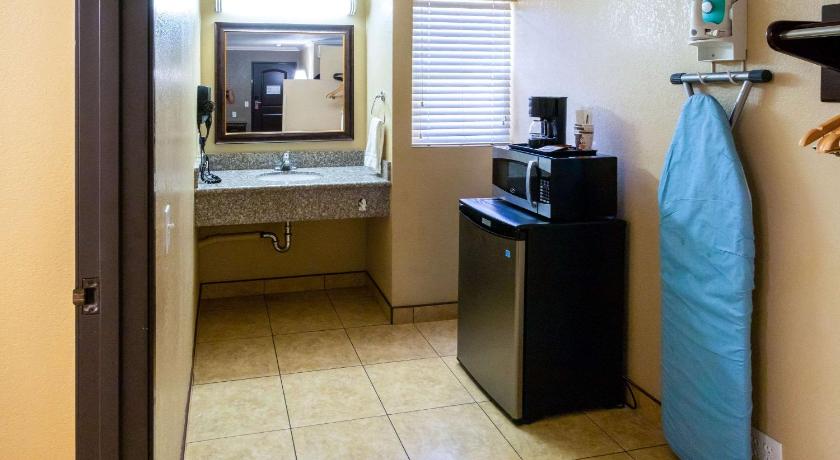 Econo Lodge Inn & Suites Fallbrook Downtown