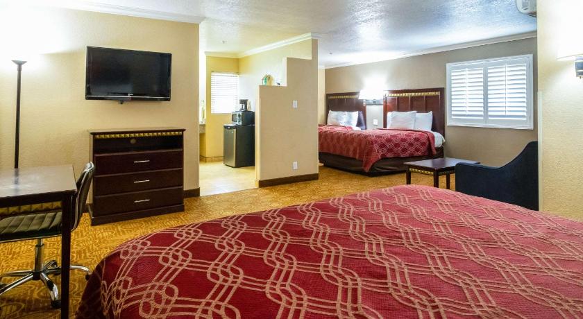 Econo Lodge Inn & Suites Fallbrook Downtown