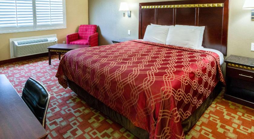 Econo Lodge Inn & Suites Fallbrook Downtown