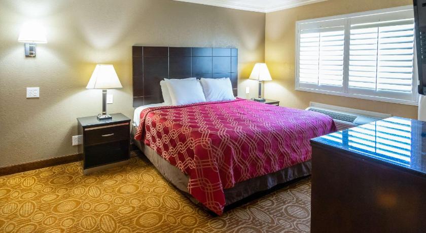 Econo Lodge Inn & Suites Fallbrook Downtown