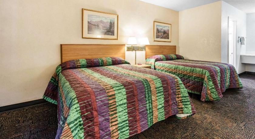 Rodeway Inn & Suites