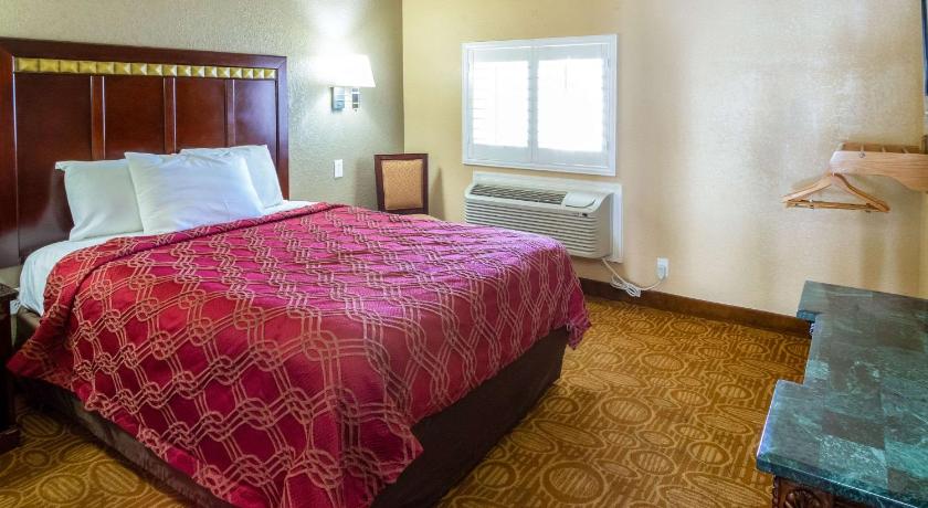 Econo Lodge Inn & Suites Fallbrook Downtown