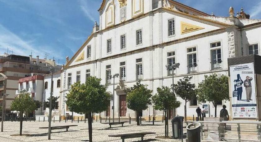 Urban Flamingo Residence - image 12