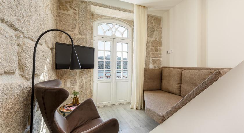 Image of One-Bedroom Apartment with Balcony and River View - First Floor 3