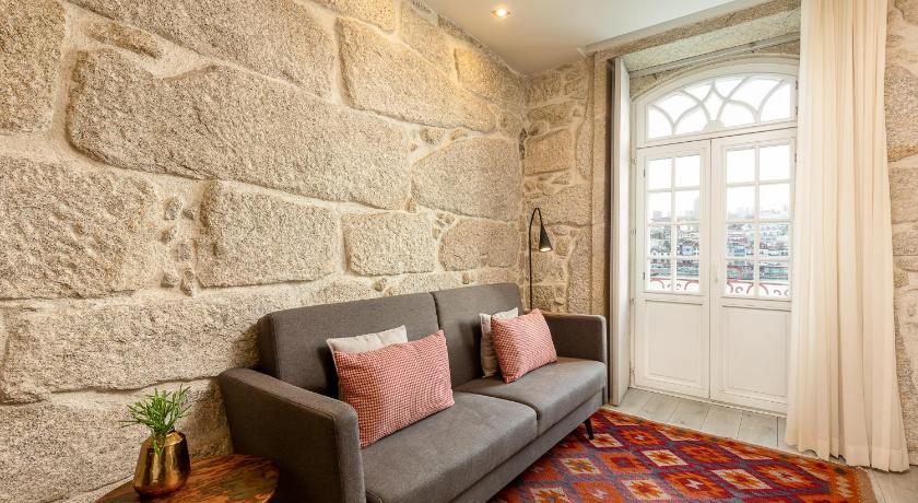 Image of One-Bedroom Apartment with Balcony and River View - Second Floor 3