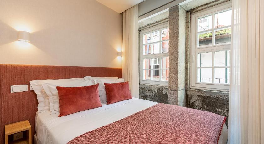 Image of One-Bedroom Apartment with Balcony and River View - Second Floor 0