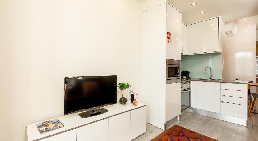 Image of One-Bedroom Apartment with Balcony and River View - Second Floor 6