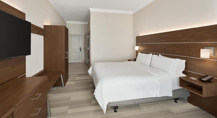 Holiday Inn Express Hotel & Suites Byron