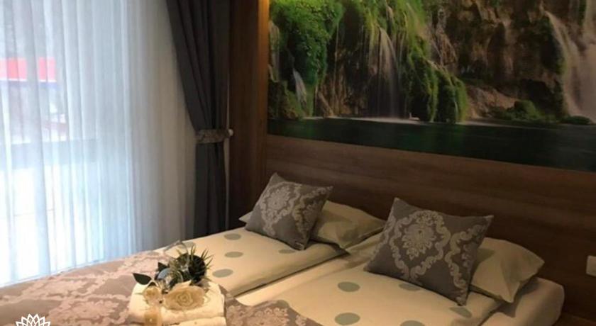 Hotel Tazz photo