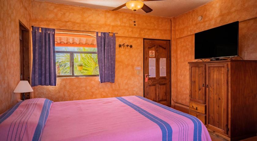 Image of Standard King Room 3