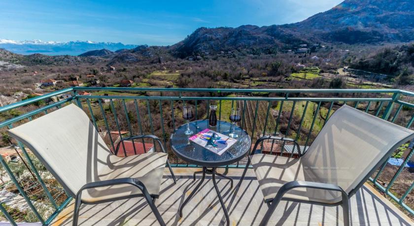 Image of Apartment with Lake View 1