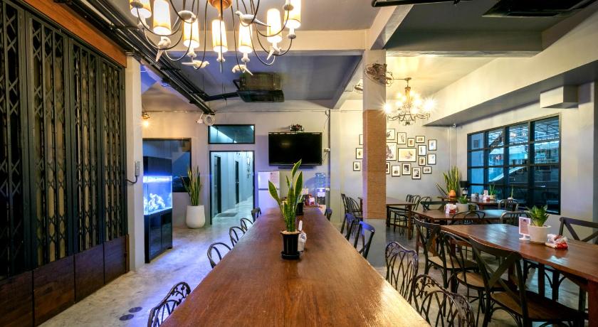 Bangkok Castle Black Bangkok 2-Star Hotel exterior