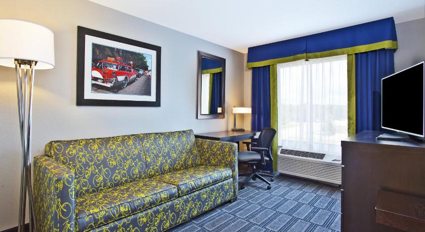 Holiday Inn Express & Suites Ann Arbor West - Zeeb Rd