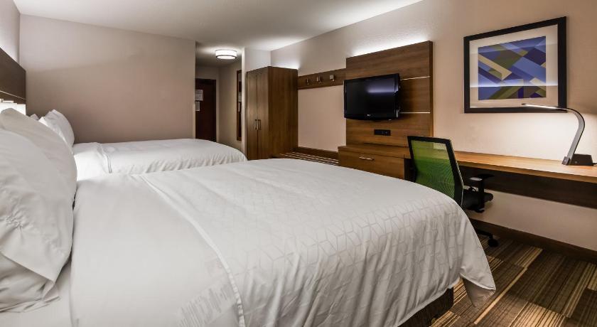 Holiday Inn Express Hotel & Suites Detroit - Farmington Hills