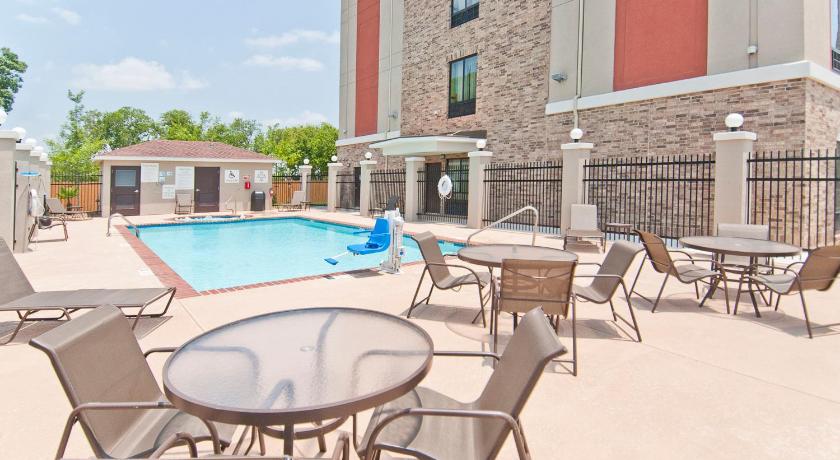 Holiday Inn Express & Suites San Antonio SE by AT&T Center