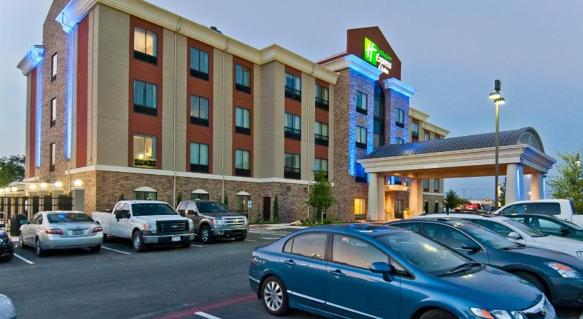 Holiday Inn Express & Suites San Antonio SE by AT&T Center