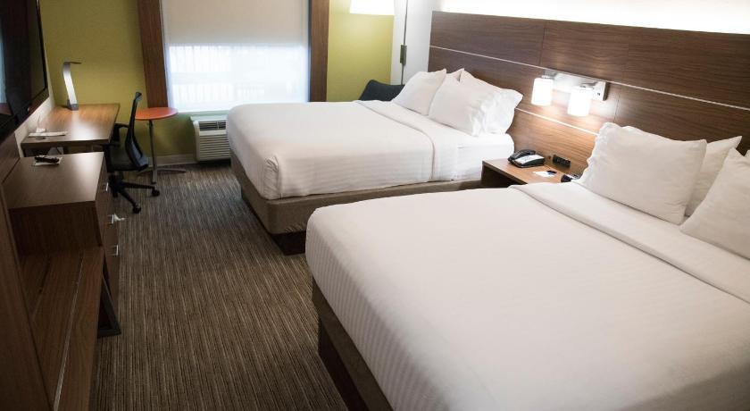 Holiday Inn Express Hotel & Suites Alexandria